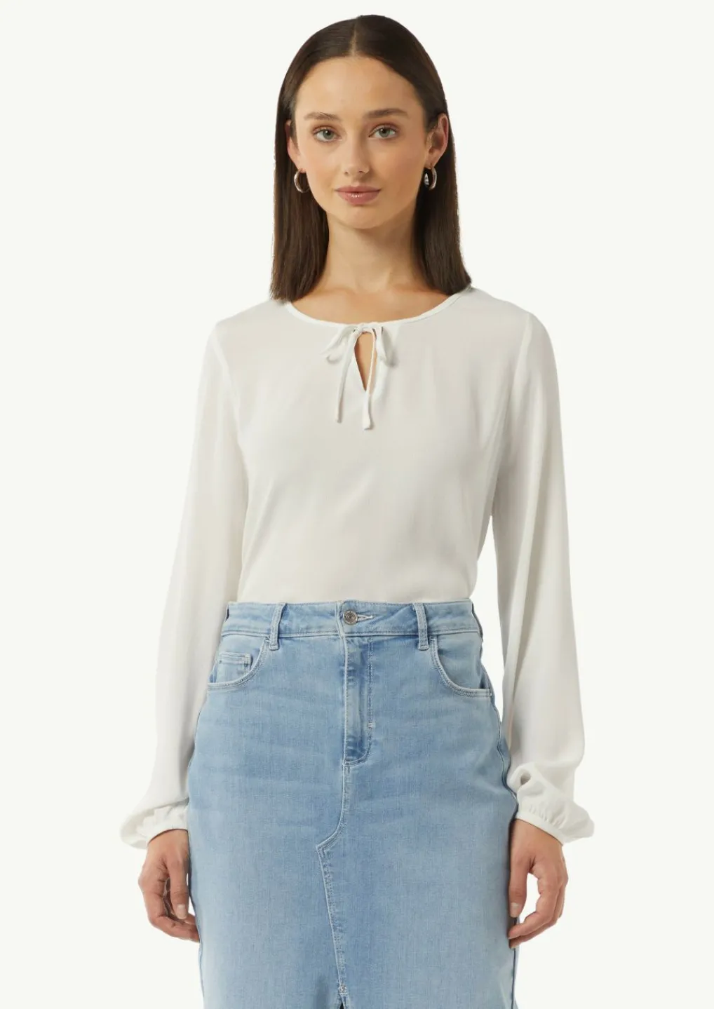 Viskose-Bluse mit Bindedetail am Ausschnitt-Comma Sale