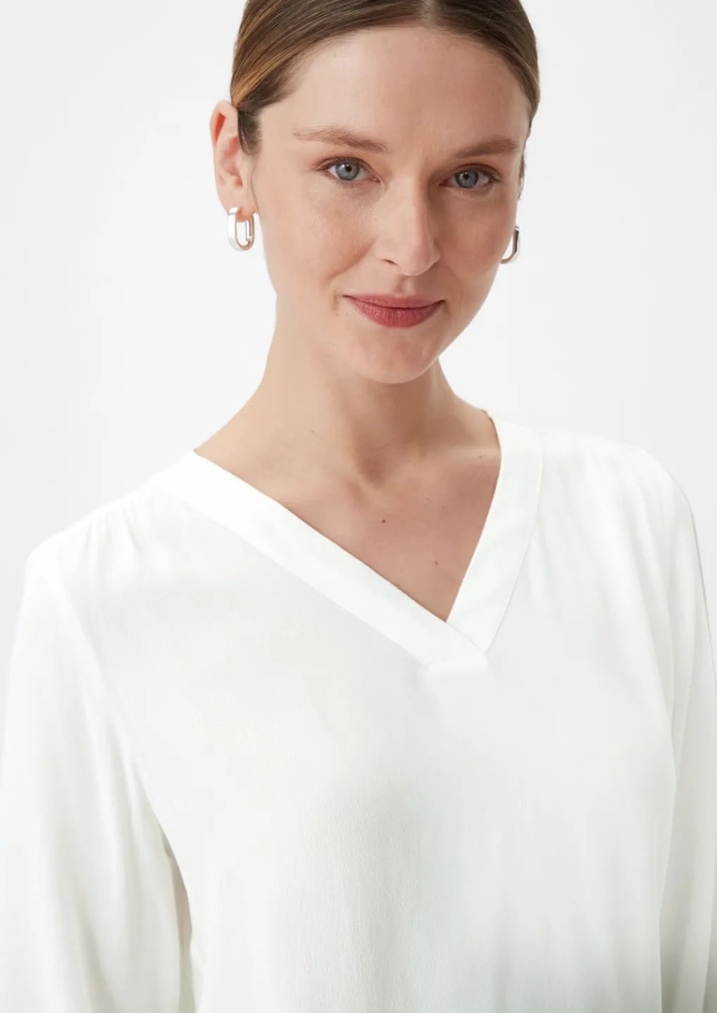 Viskosebluse mit V-Ausschnitt-Comma Fashion