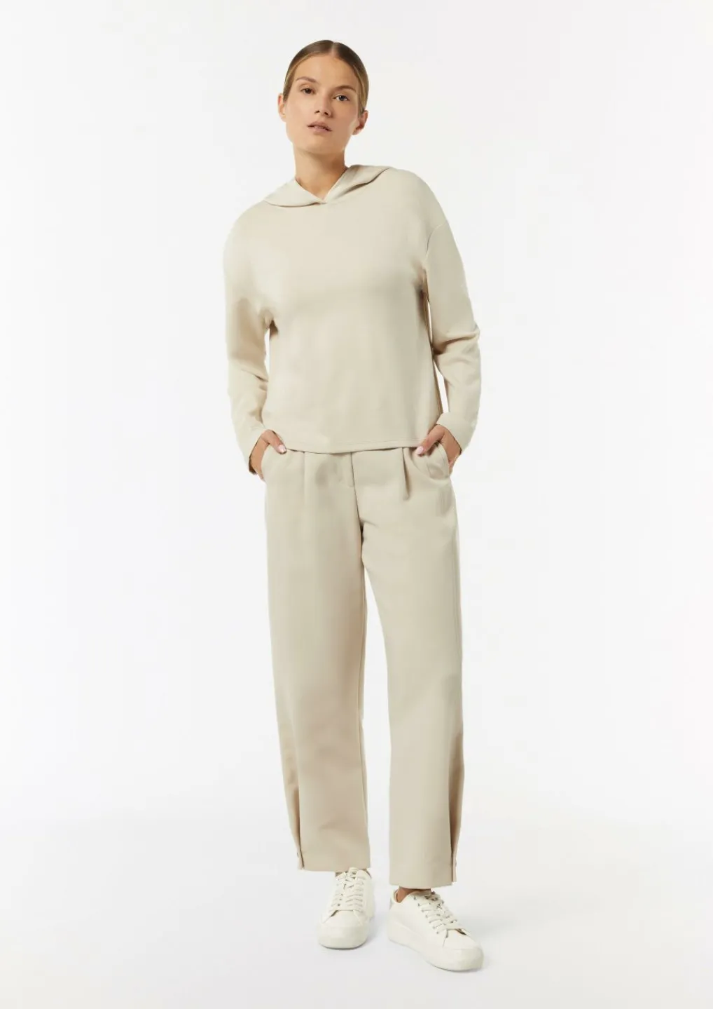 Weiches Kapuzenshirt mit Satin-Details-Comma Clearance
