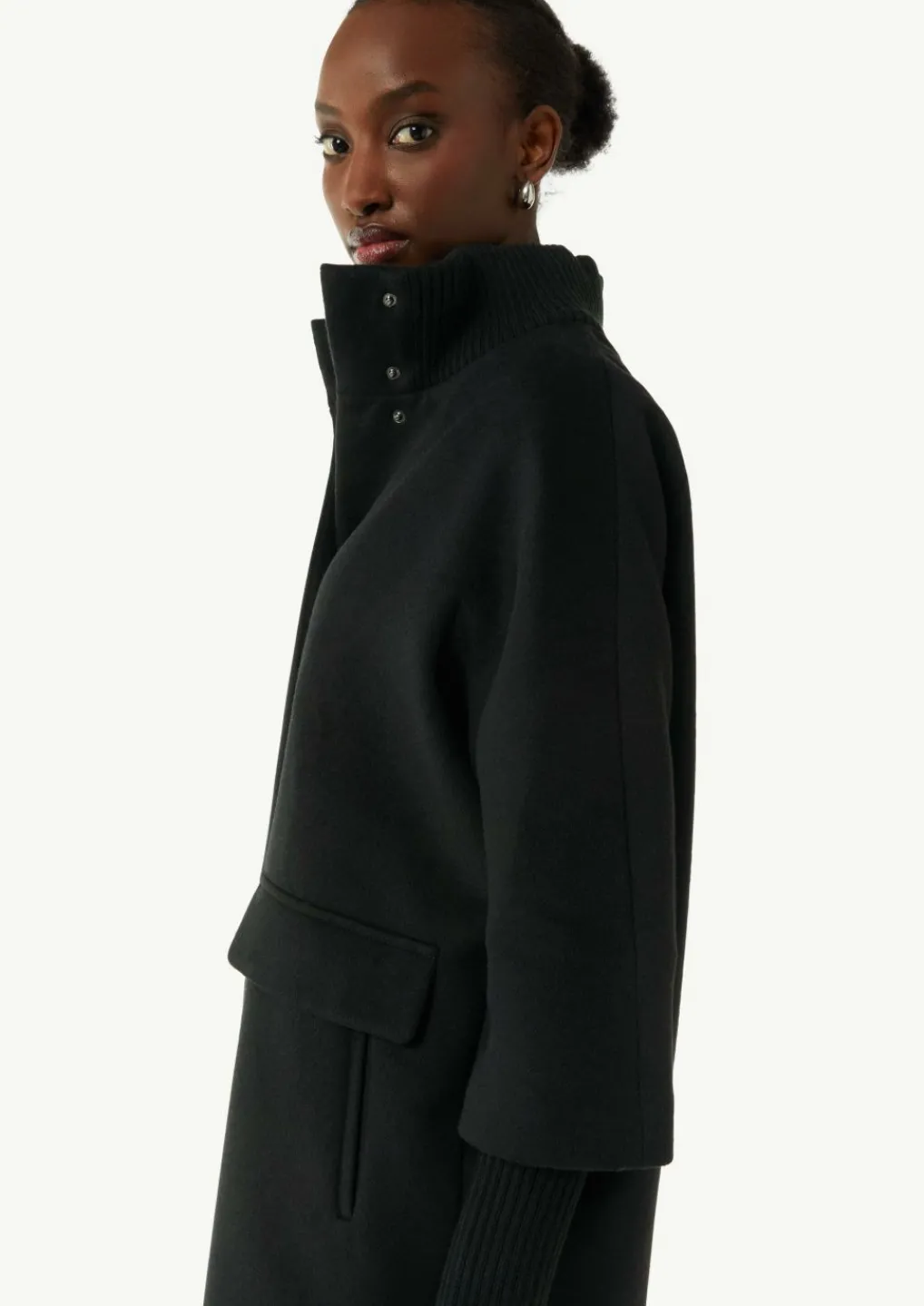 Wollmantel mit geripptem Kragen und Ärmeln-Comma Fashion